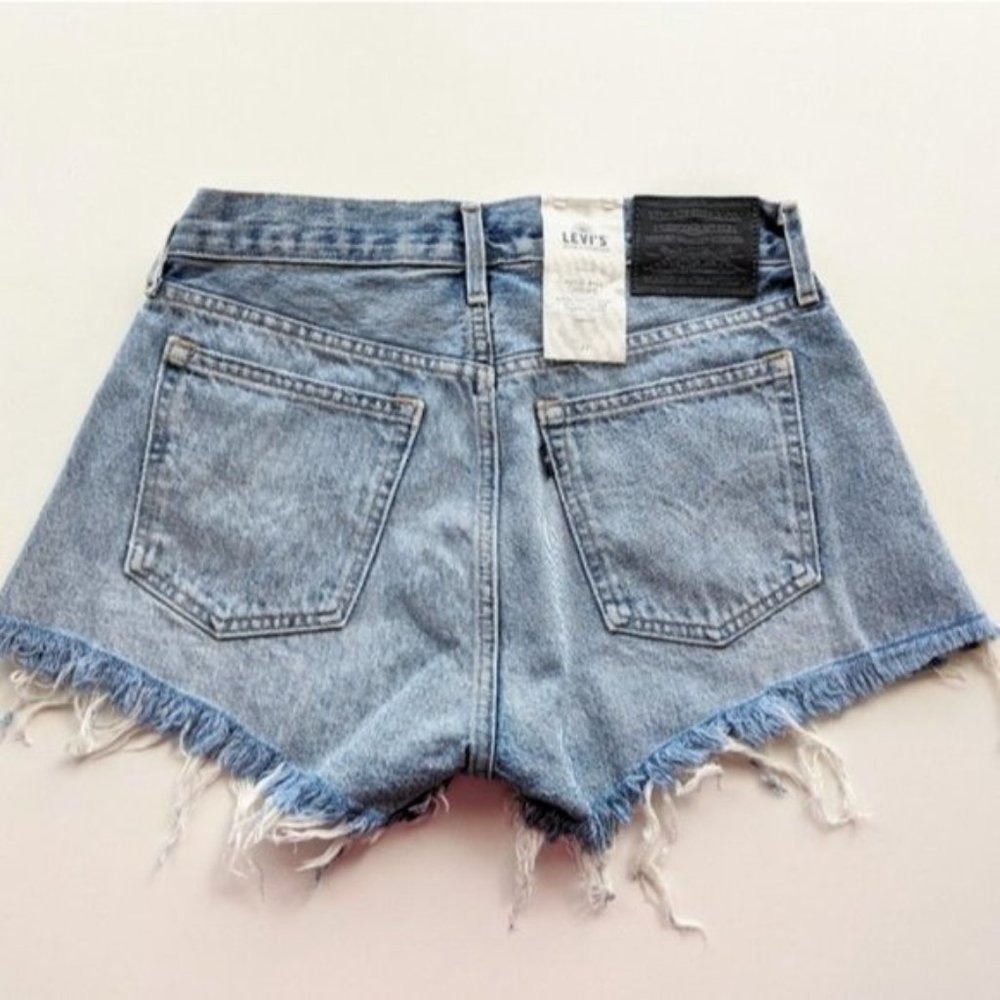 Levi's High Rise Cheeky Frayed Shorts Size 25 - Picture 4 of 7